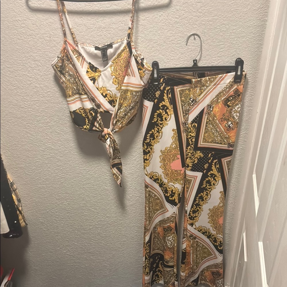 Forever 21 Gold and Black Print Set